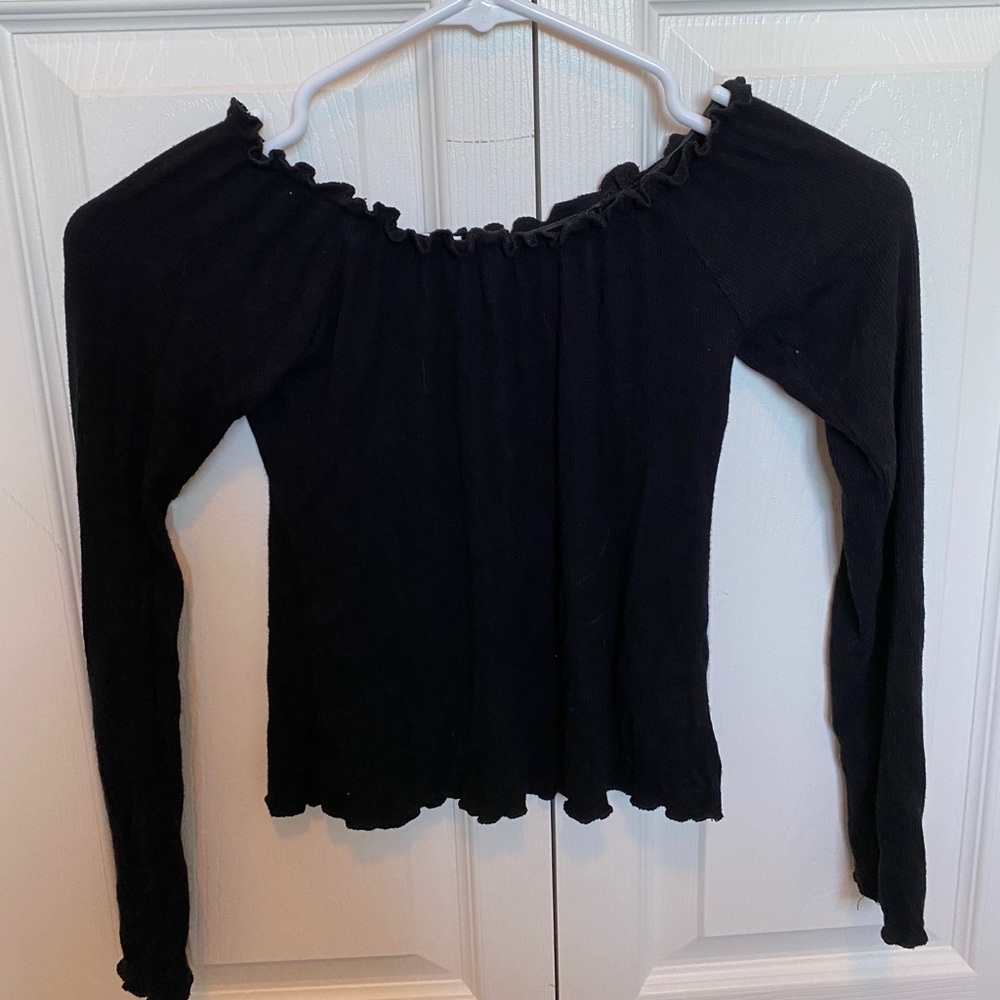 Off the shoulder long sleeve with lettuce detail